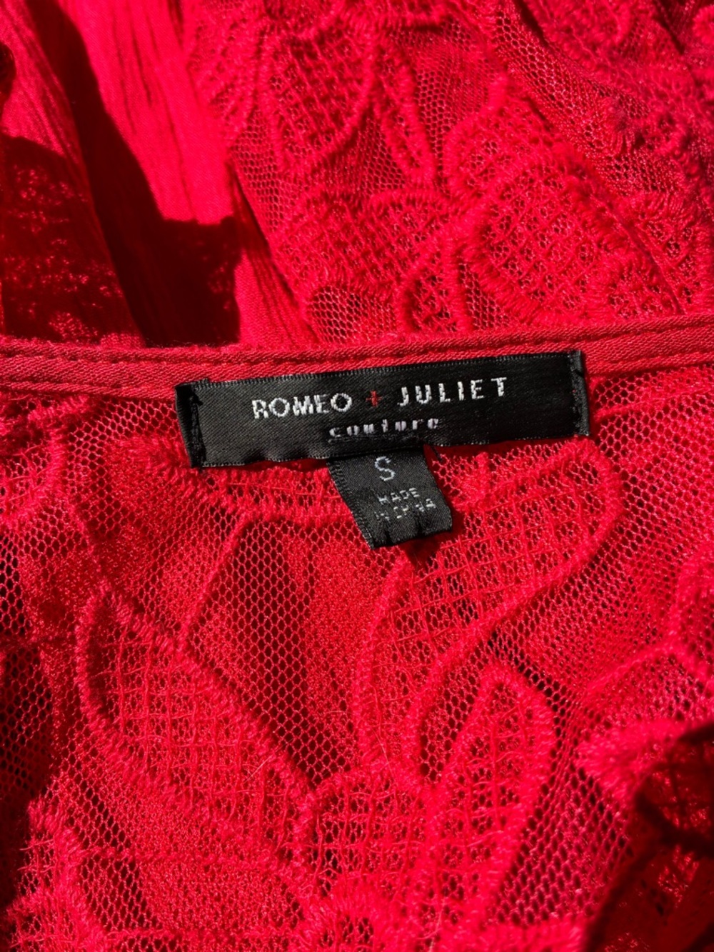 Romeo & Juliet Couture Red Floral Lace - Picture 9 of 10